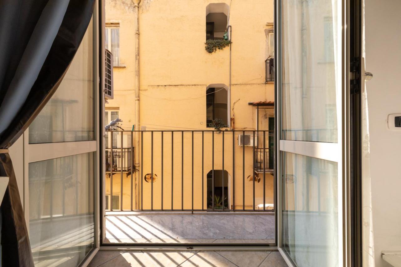 Apartment With Sea View With 2 Lifts Above Montesanto! Napoli Bagian luar foto