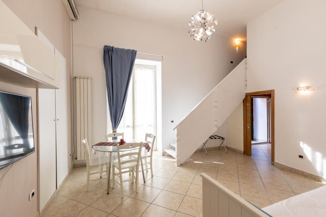 Apartment With Sea View With 2 Lifts Above Montesanto! Napoli Bagian luar foto
